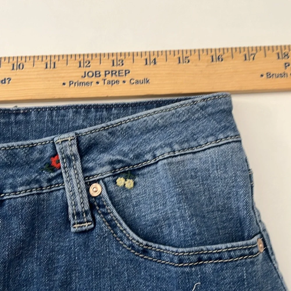 Seven7 Embroidered Denim Shorts - Picture 3 of 7